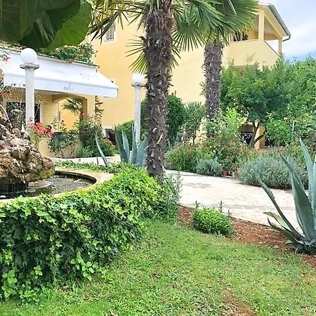 شقة Lovely With Terrace 5min Walk To فونتانا